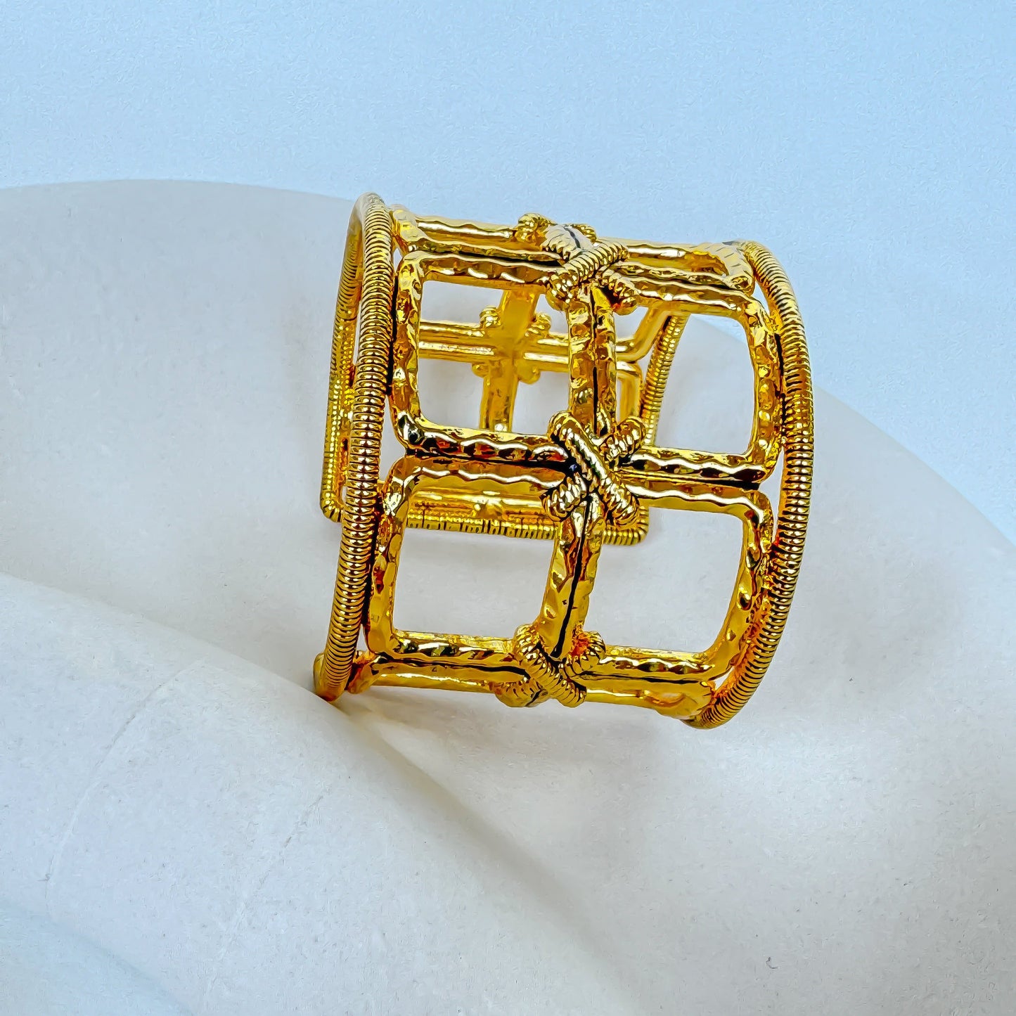 RUSTIC GOLD ADJUSTABLE HAND CUFF