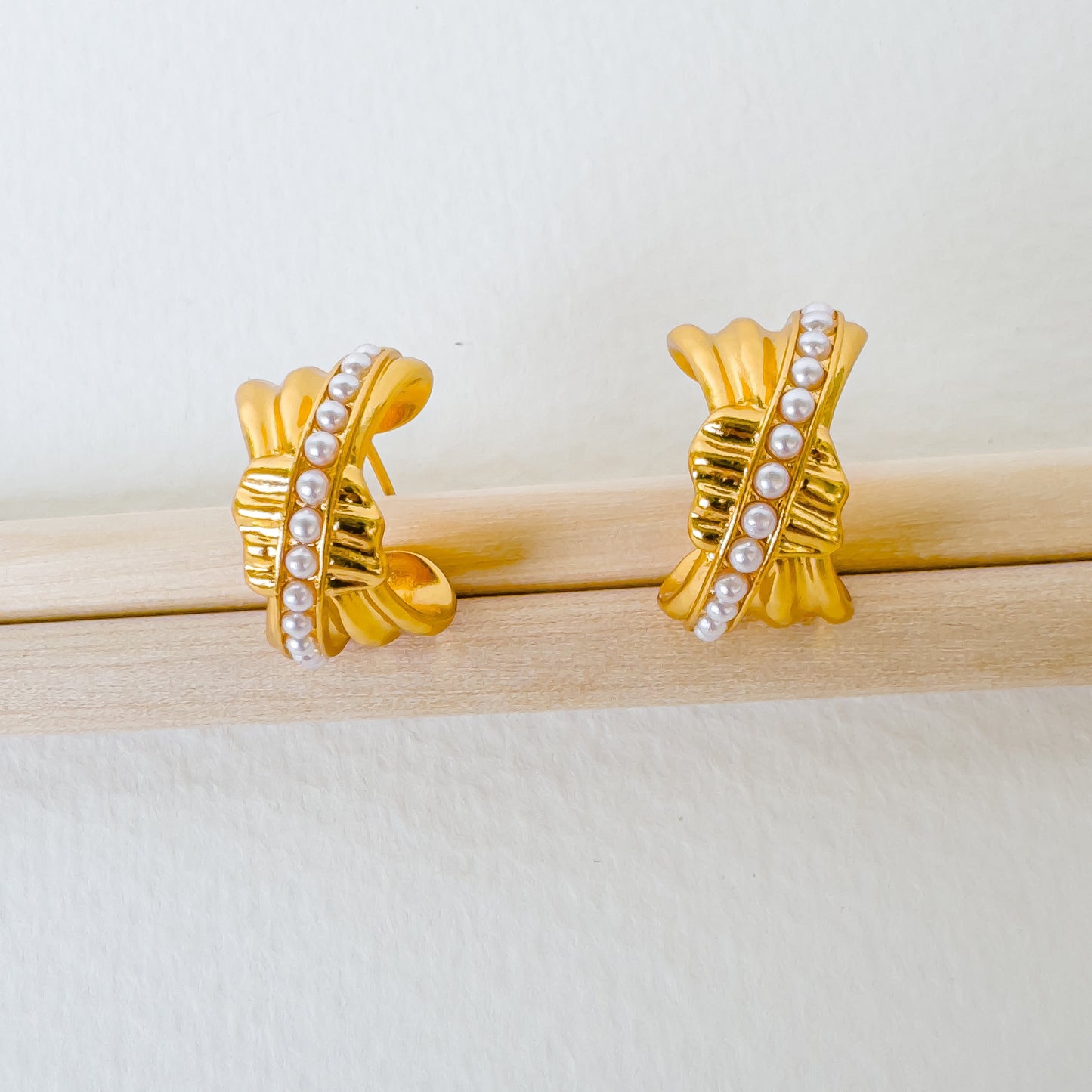 BOW SEMI HOOP EARRING