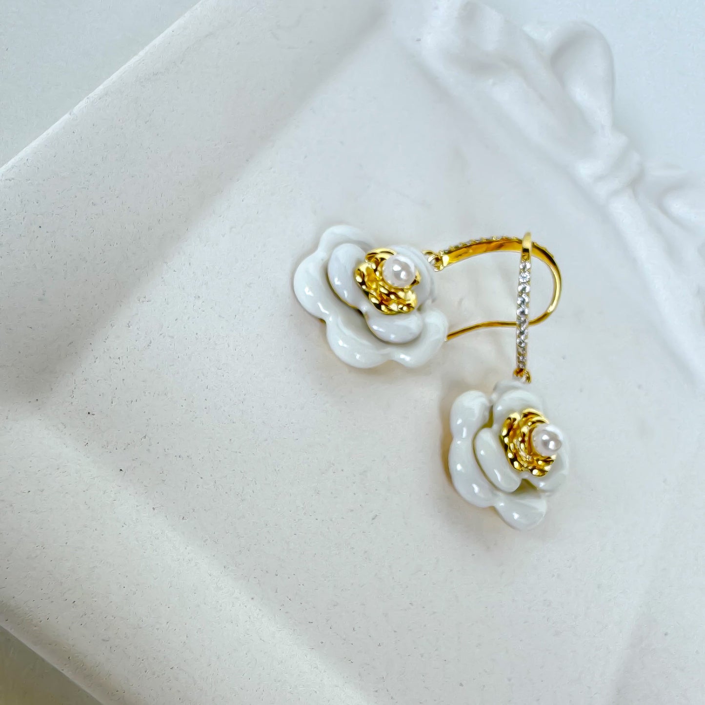 WHITE ROSE EARRING