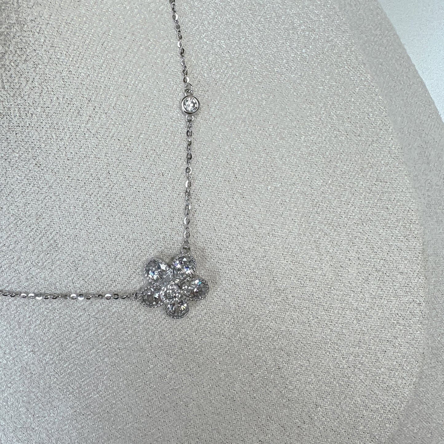 CRYSTAL BLOOM NECKLACE