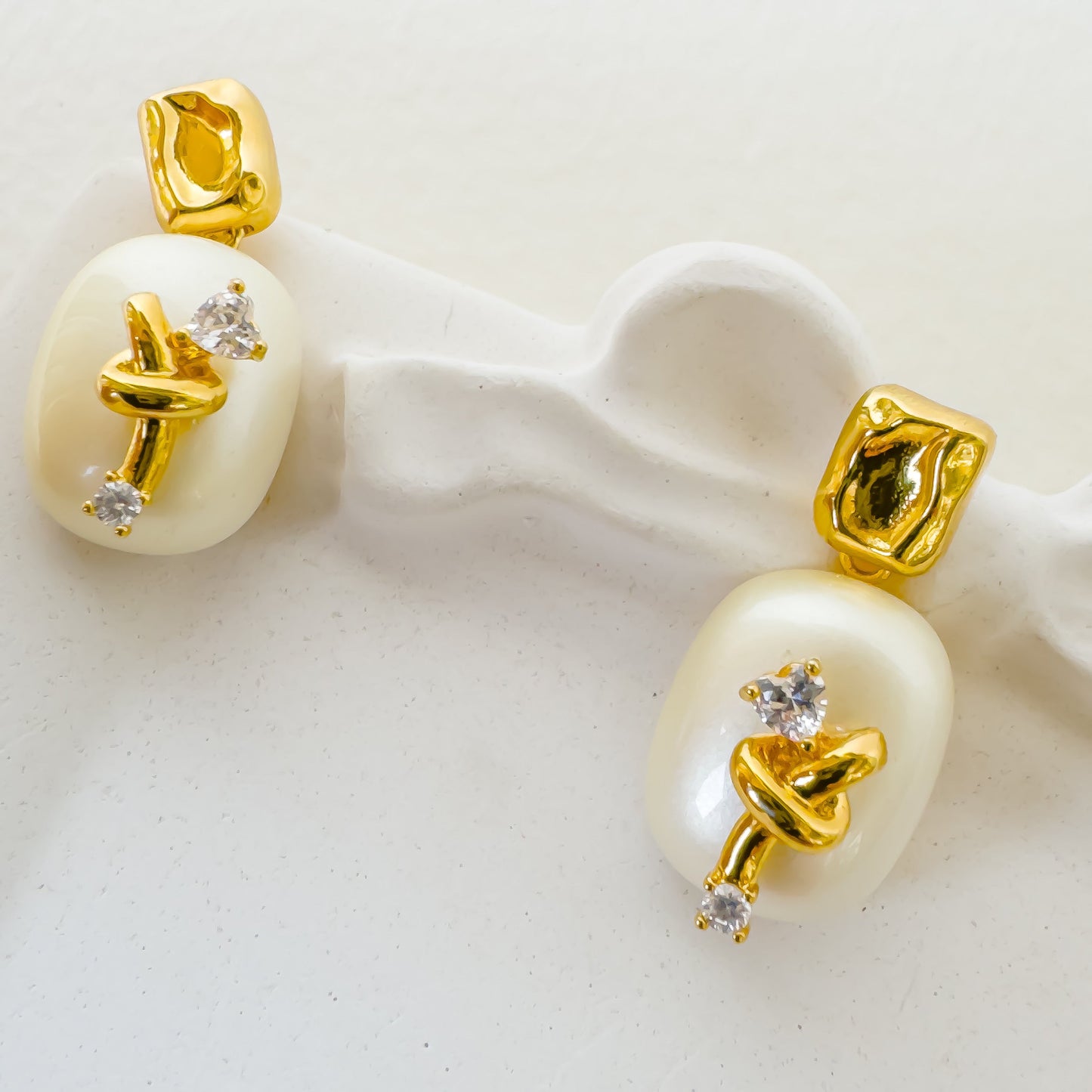 COILED PEARL EARRING