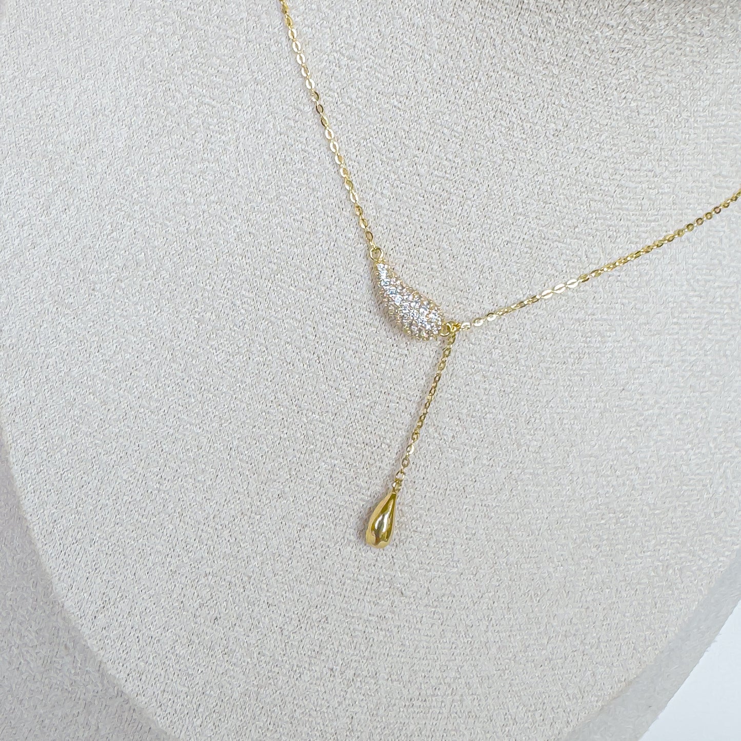 SPARKLE CURVE NECKLACE