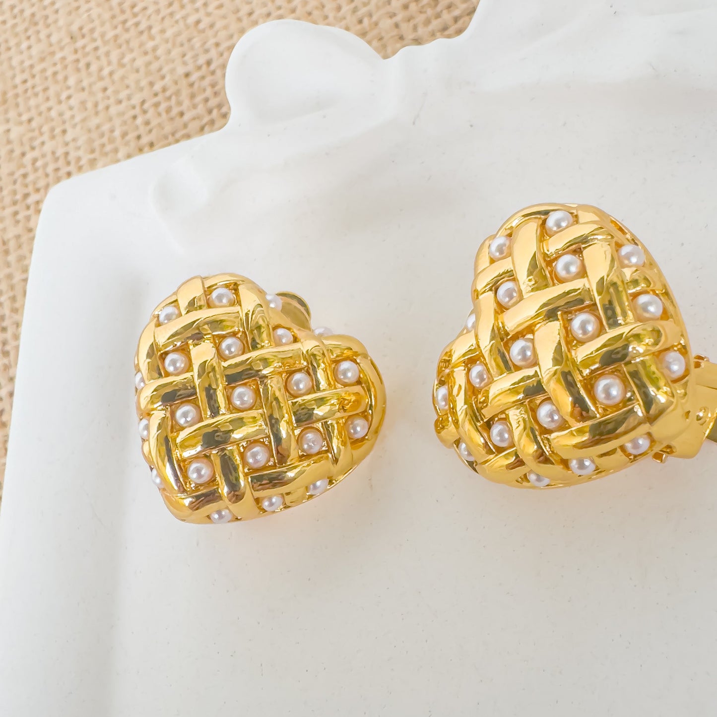 CUSHION HEART EARRING