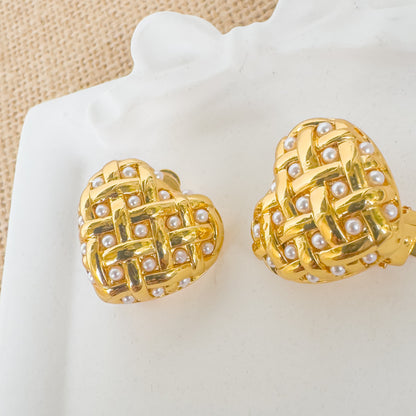 CUSHION HEART EARRING