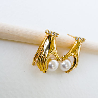SHINY HAND EARRING