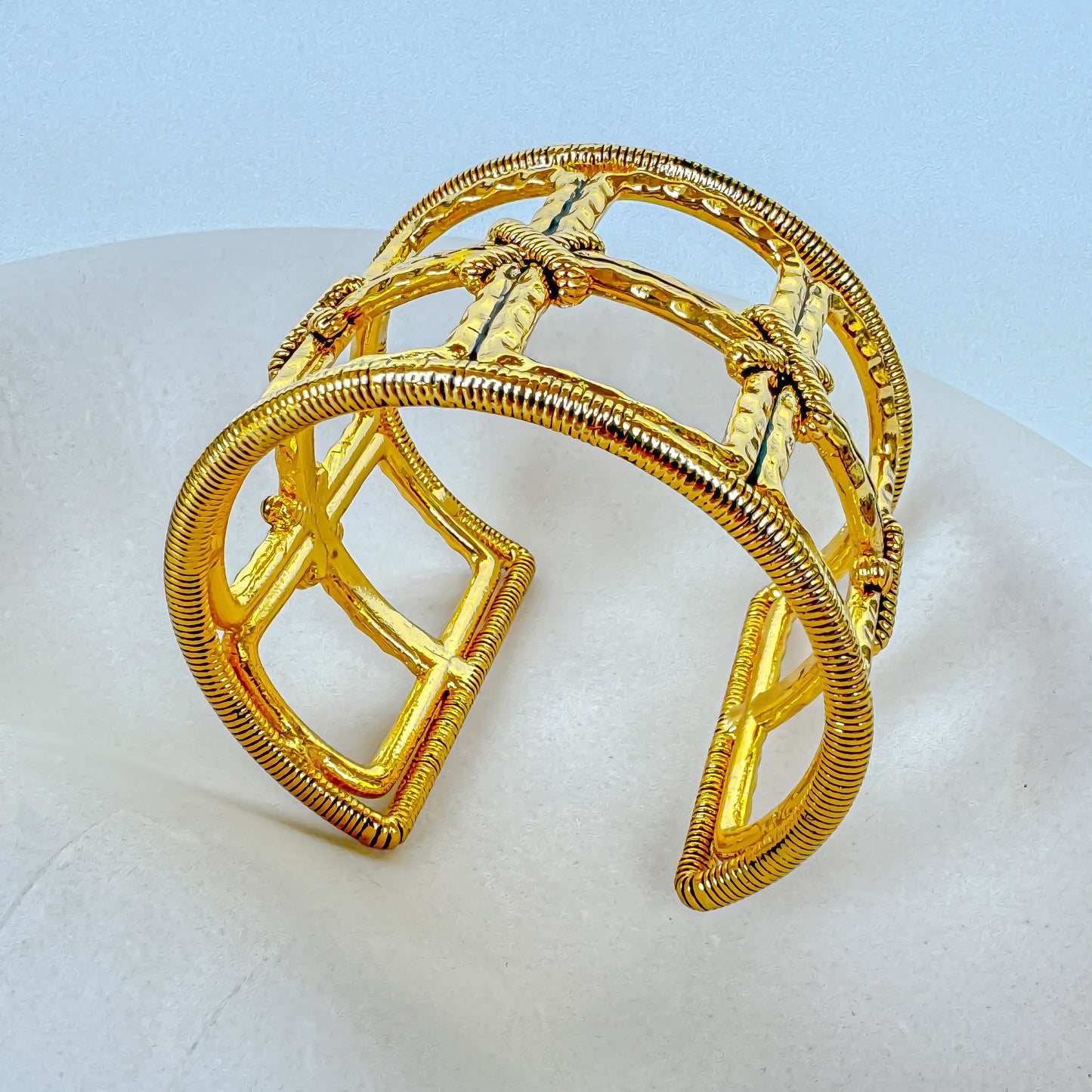 RUSTIC GOLD ADJUSTABLE HAND CUFF