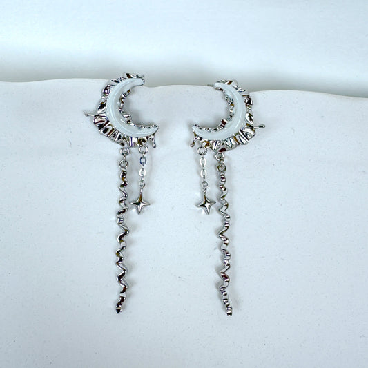 WHITE MOON EARRING