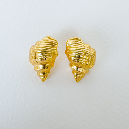 CONCH SHELL EARRING