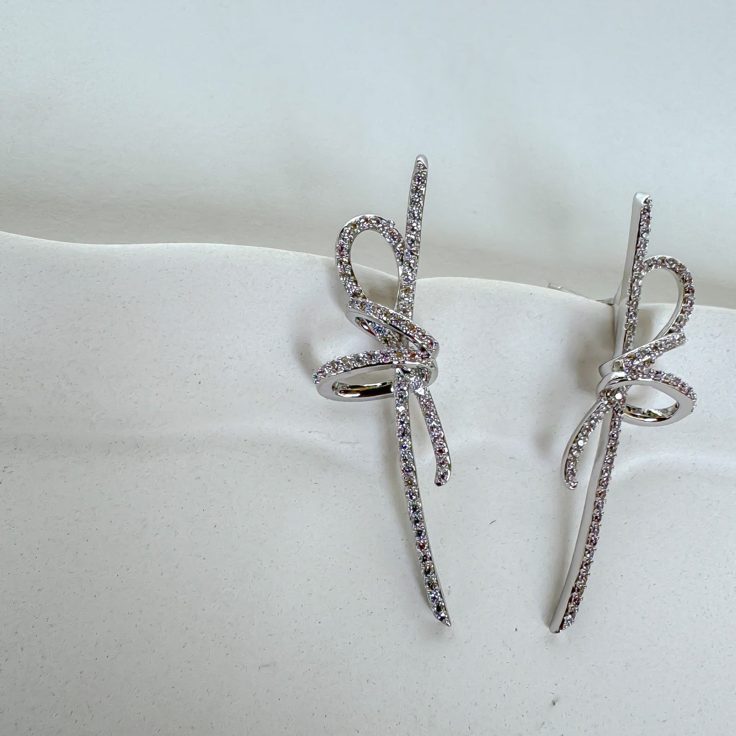 STRING BOW EARRING