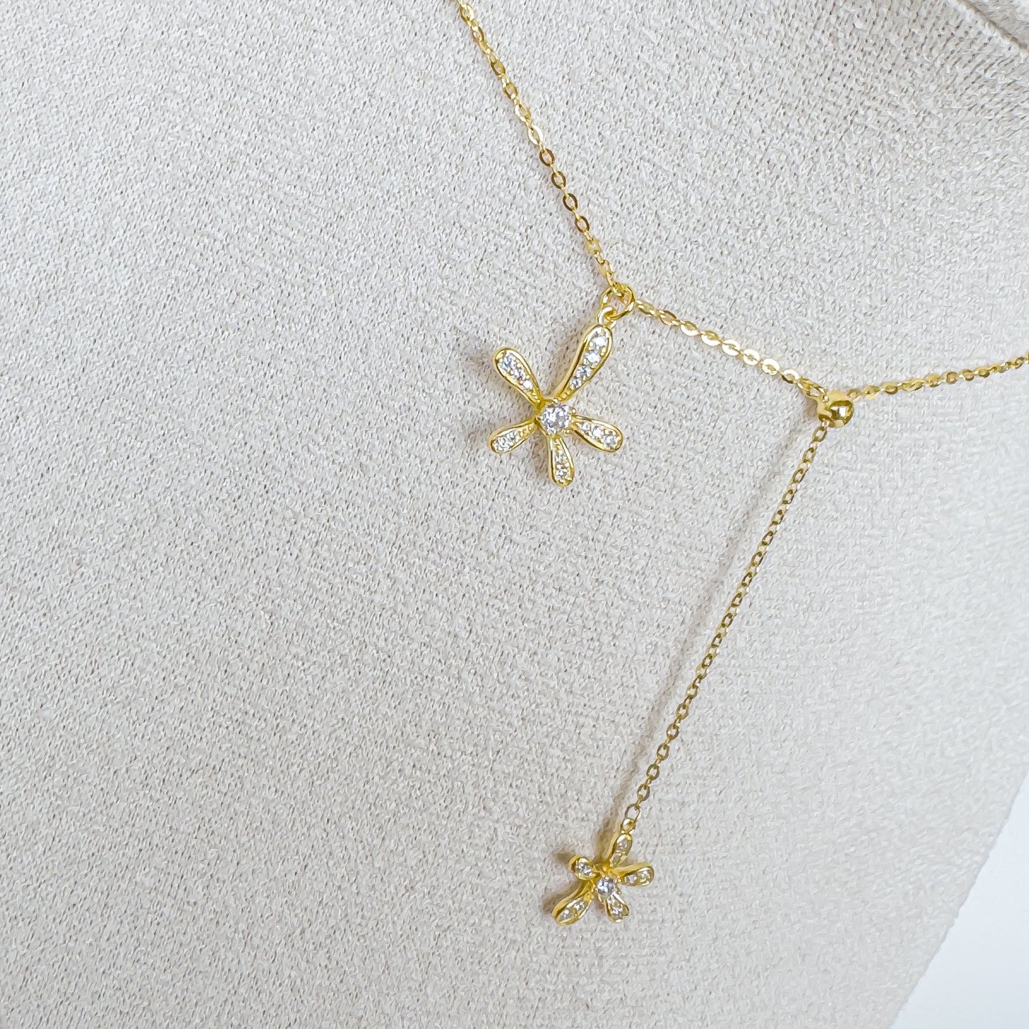 DAISY DROP NECKLACE