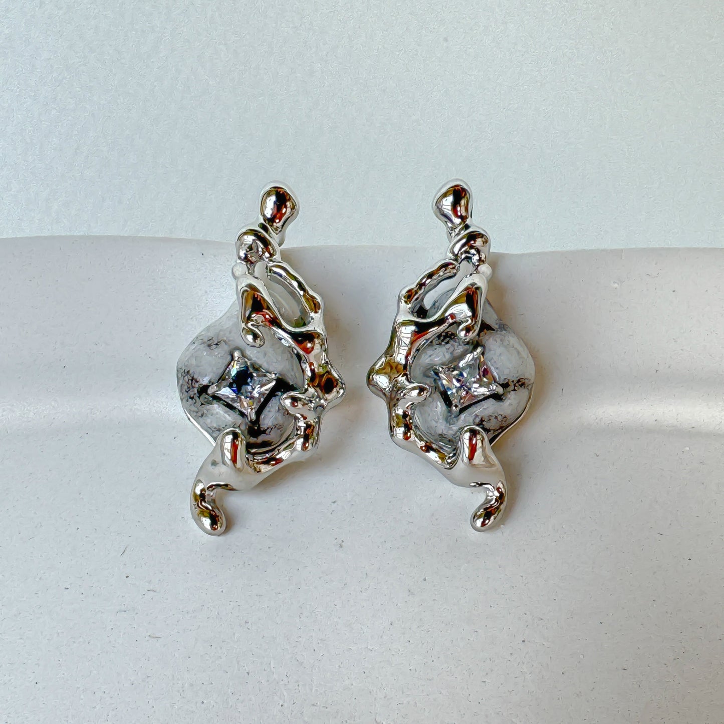 MARBLE CRYSTAL EARRING
