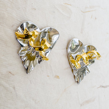 TWISTED RIBBON HEART EARRING