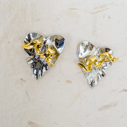 TWISTED RIBBON HEART EARRING