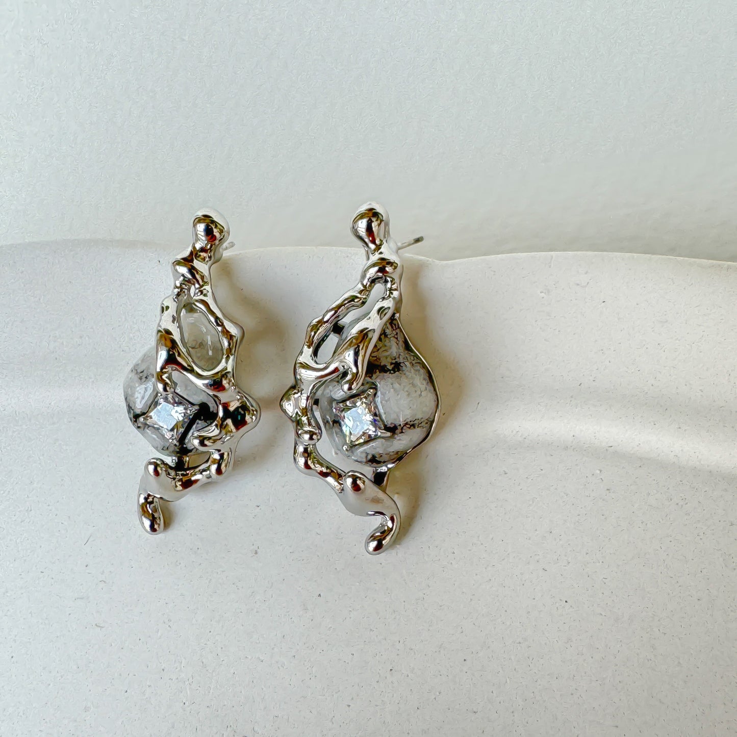 MARBLE CRYSTAL EARRING