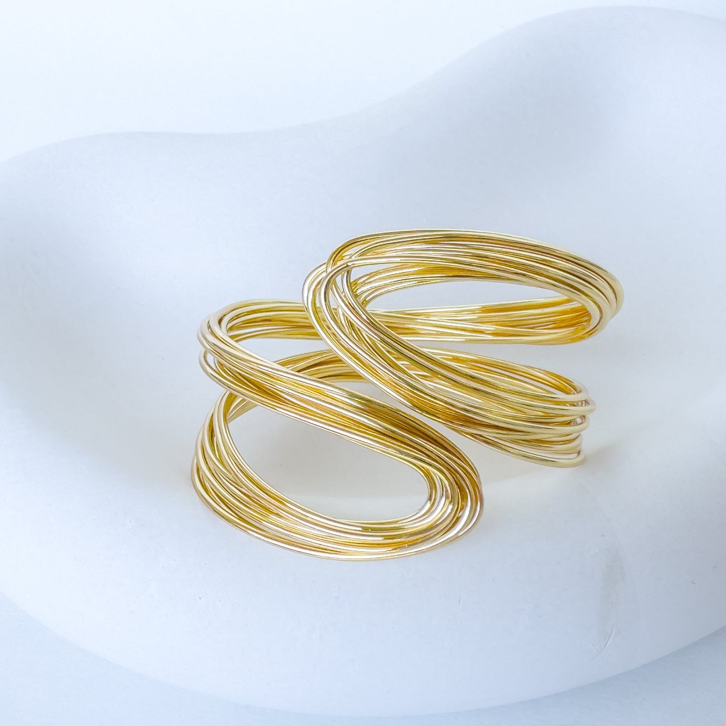 METAL LAYER ADJUSTABLE HAND CUFF