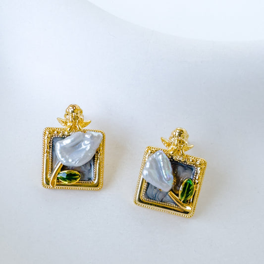 GOLDEN FRAME EARRING
