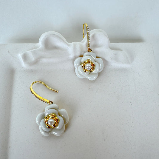 WHITE ROSE EARRING