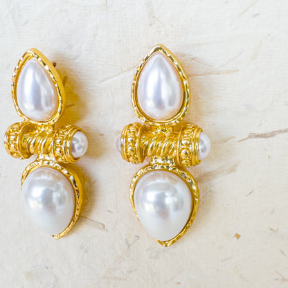 STATEMENT PEARL EARRING