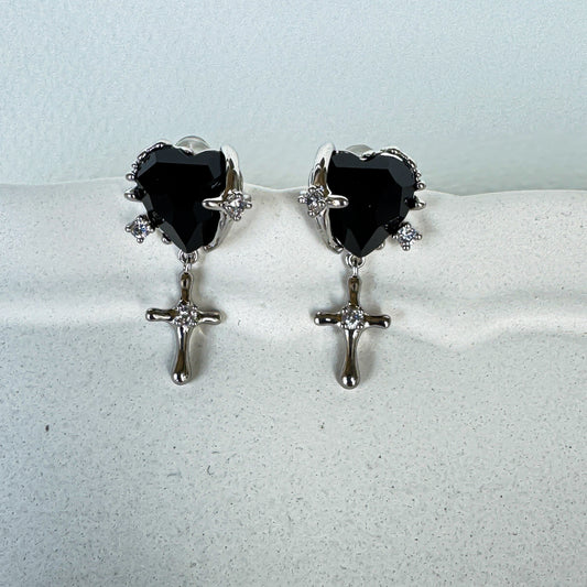 BLACK HEART EARRING