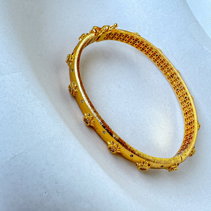 SHINY STONES METAL ADJUSTABLE BRACELET