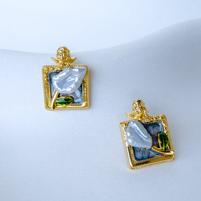 GOLDEN FRAME EARRING