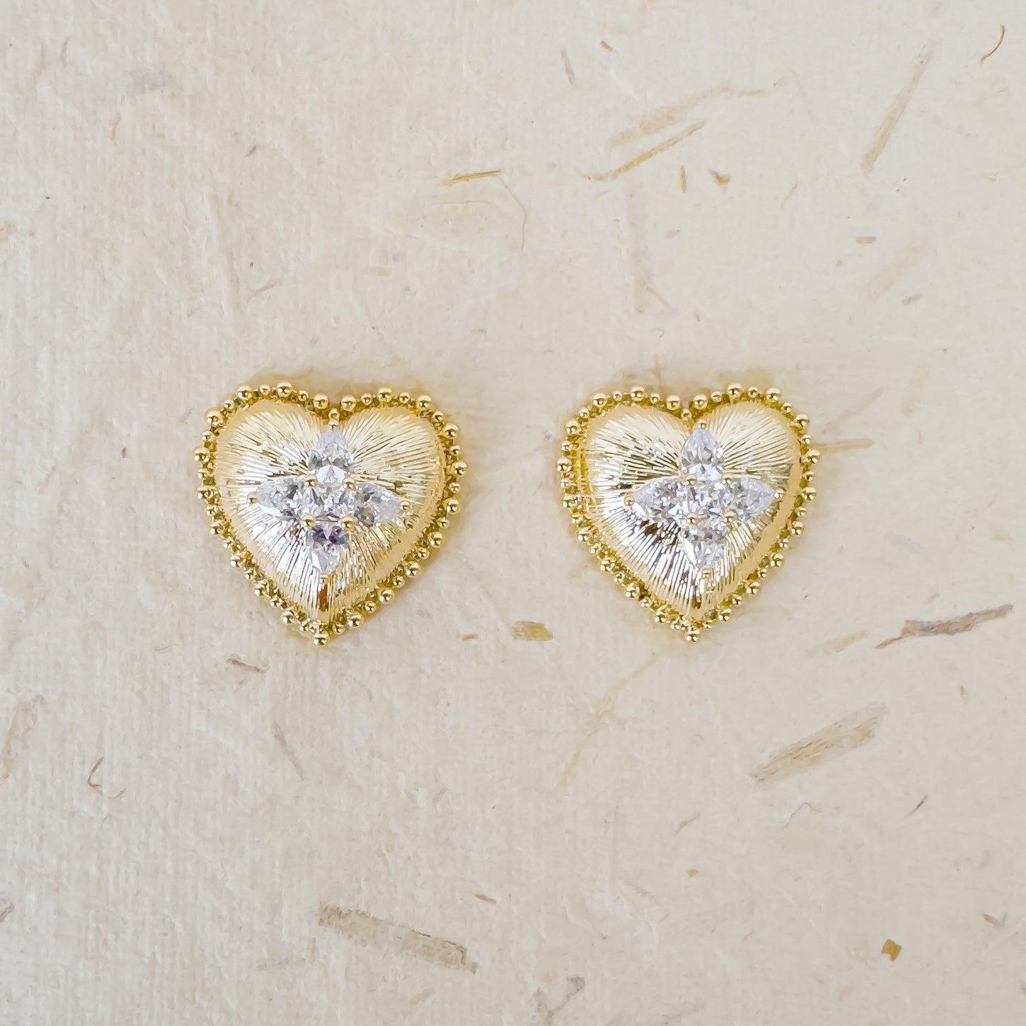 GLOWY HEART EARRING