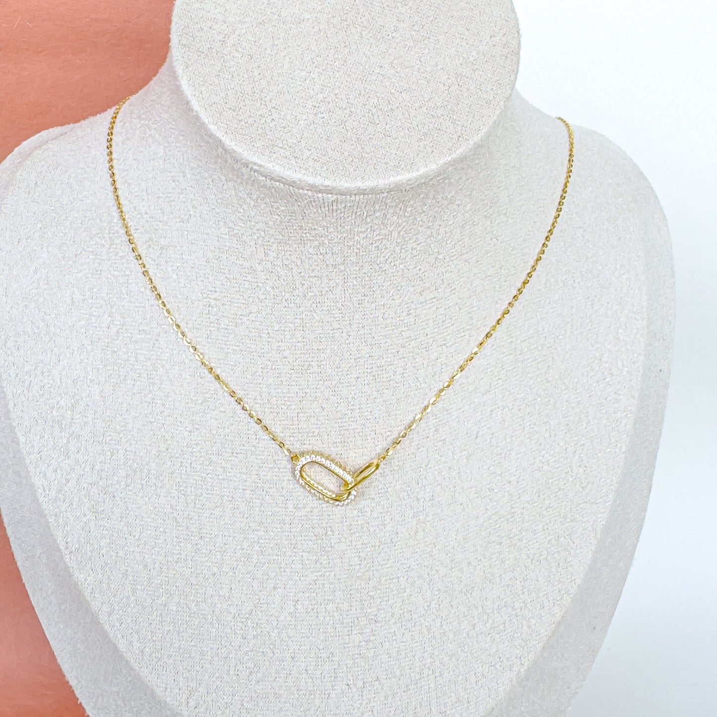 GOLDEN LOOP NECKLACE