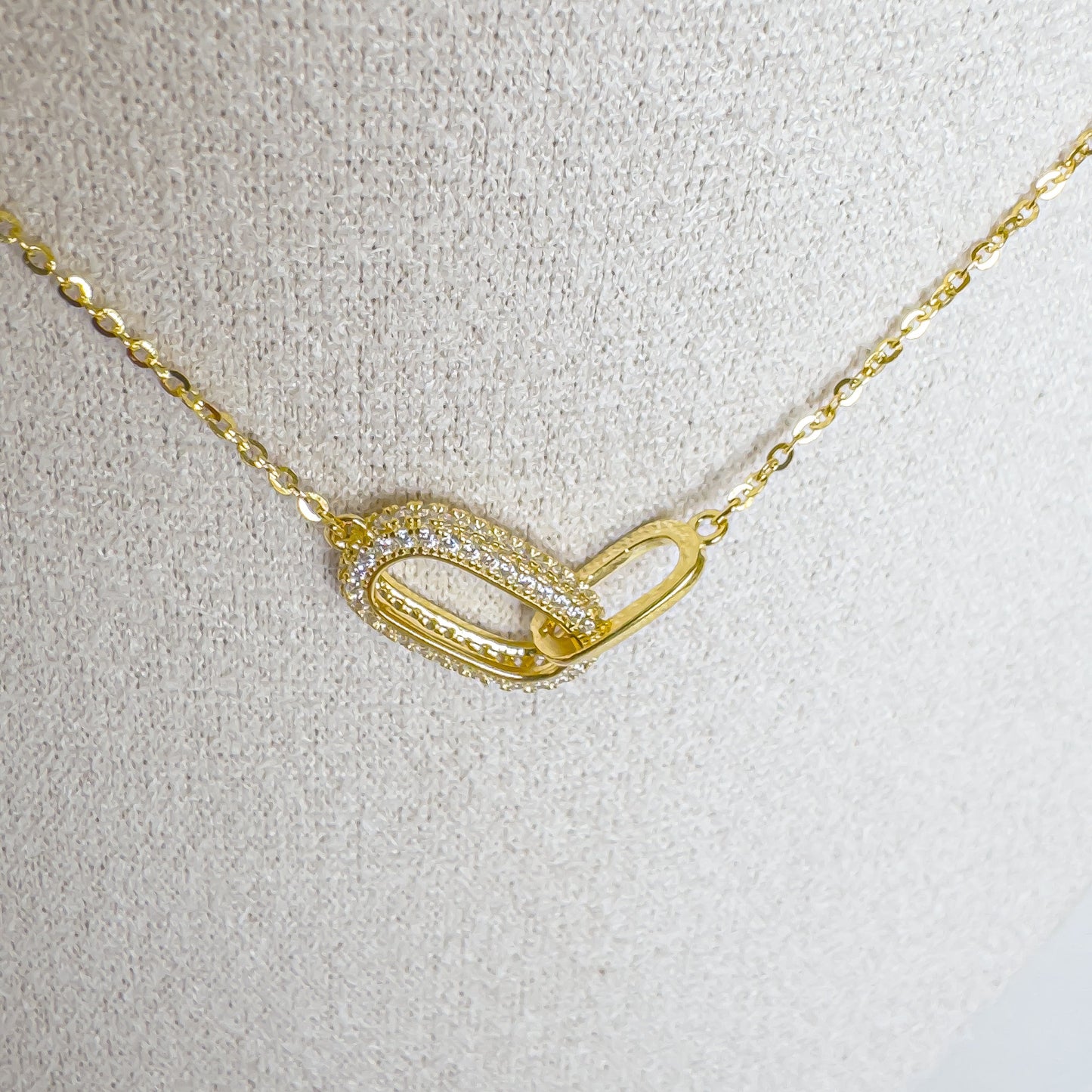 GOLDEN LOOP NECKLACE