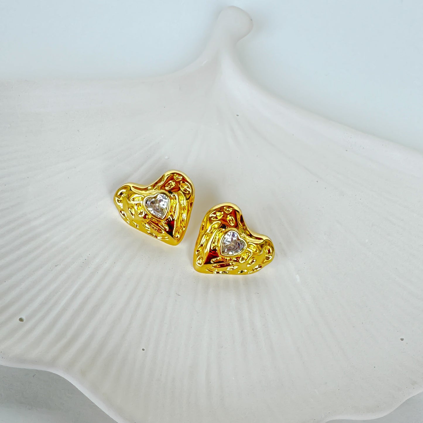 DIAMOND HEART EARRING