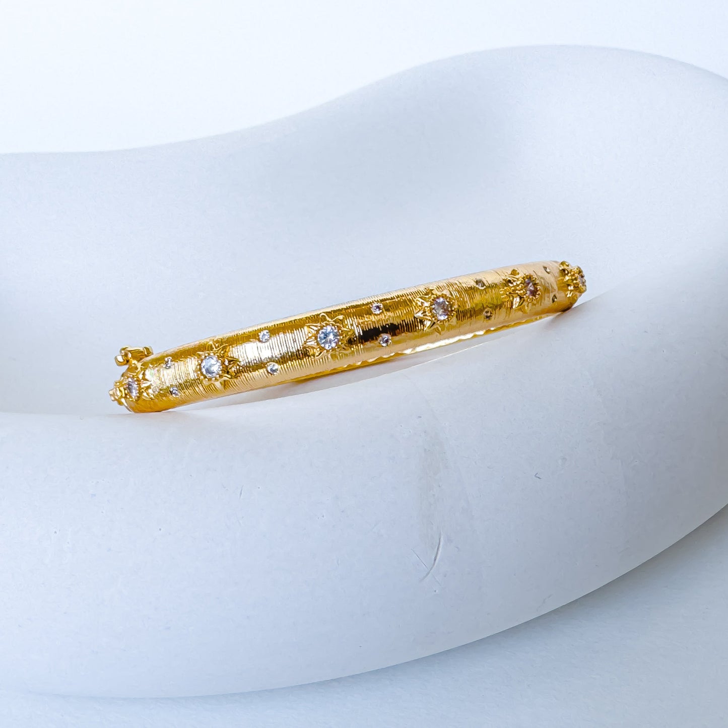 SHINY STONES METAL ADJUSTABLE BRACELET